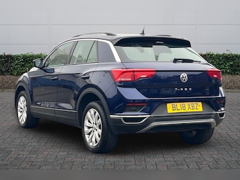 Used Volkswagen T-Roc 2018 for sale - 77770771: Photo