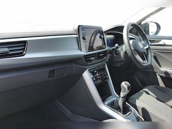 Used Volkswagen T-Roc 2023 for sale - 75432296: Photo