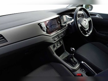 Used Volkswagen Polo 2018 for sale - 76111563: Photo 2
