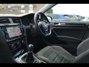 Used Volkswagen Golf 2019 for sale - 74535732: Photo