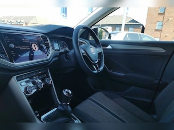 Used Volkswagen T-Roc 2020 for sale - 75432394: Photo