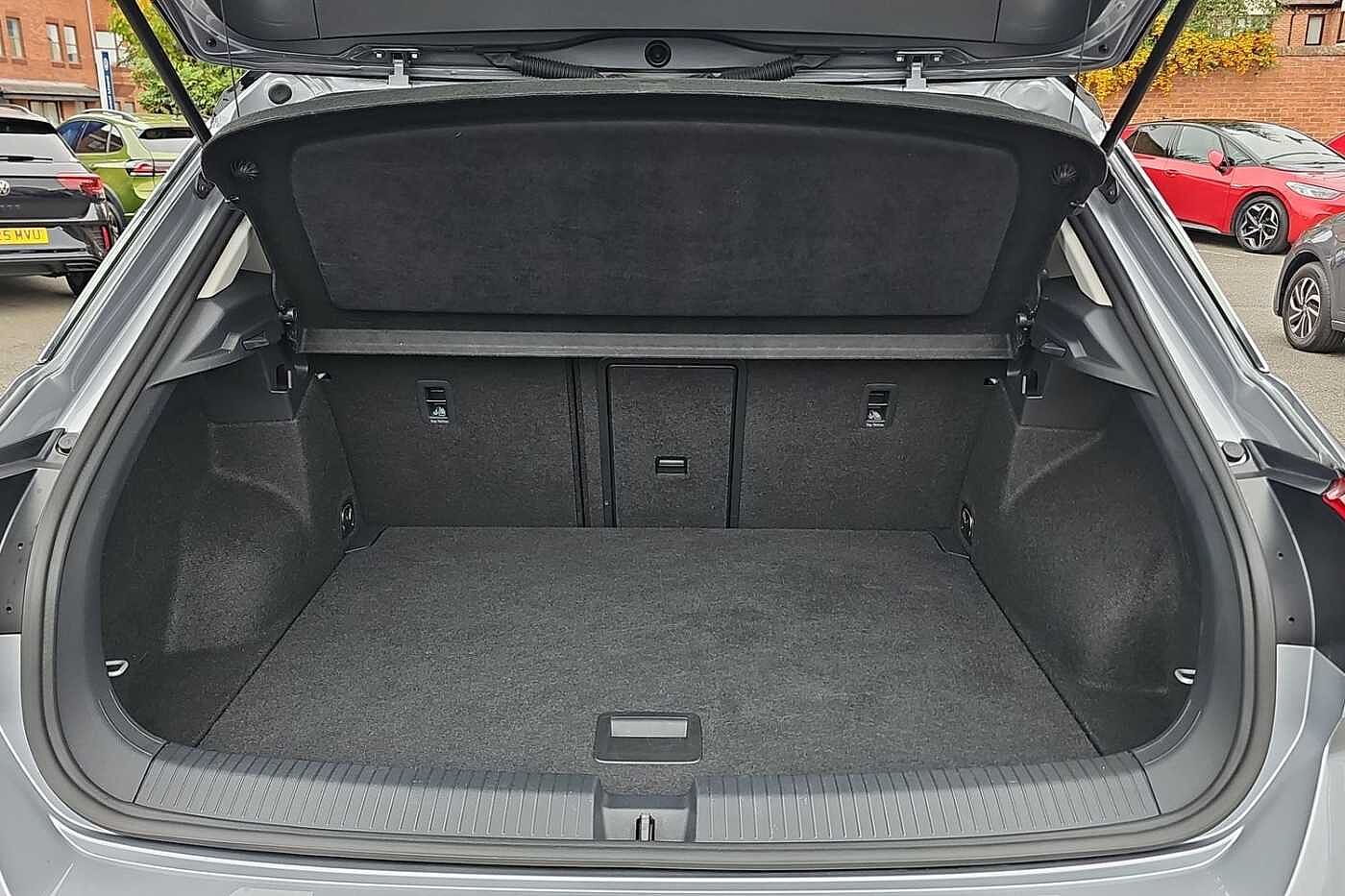 Used Volkswagen T-Roc 2023 for sale - 76111627: Photo 11