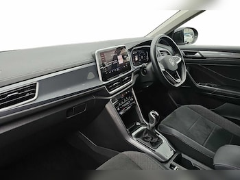 Used Volkswagen T-Roc 2023 for sale - 76111627: Photo