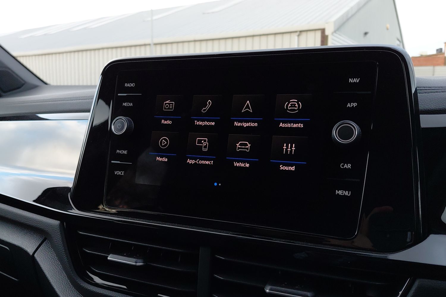 Used Volkswagen T-Roc 2025 for sale - 76937239: Photo 11