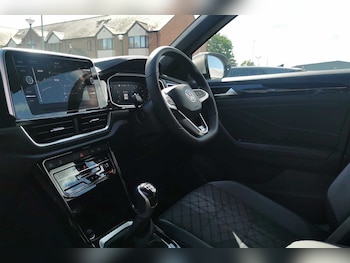 Used Volkswagen T-Roc 2025 for sale - 76111020: Photo 2
