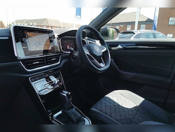 Used Volkswagen T-Roc 2025 for sale - 76111009: Photo 2