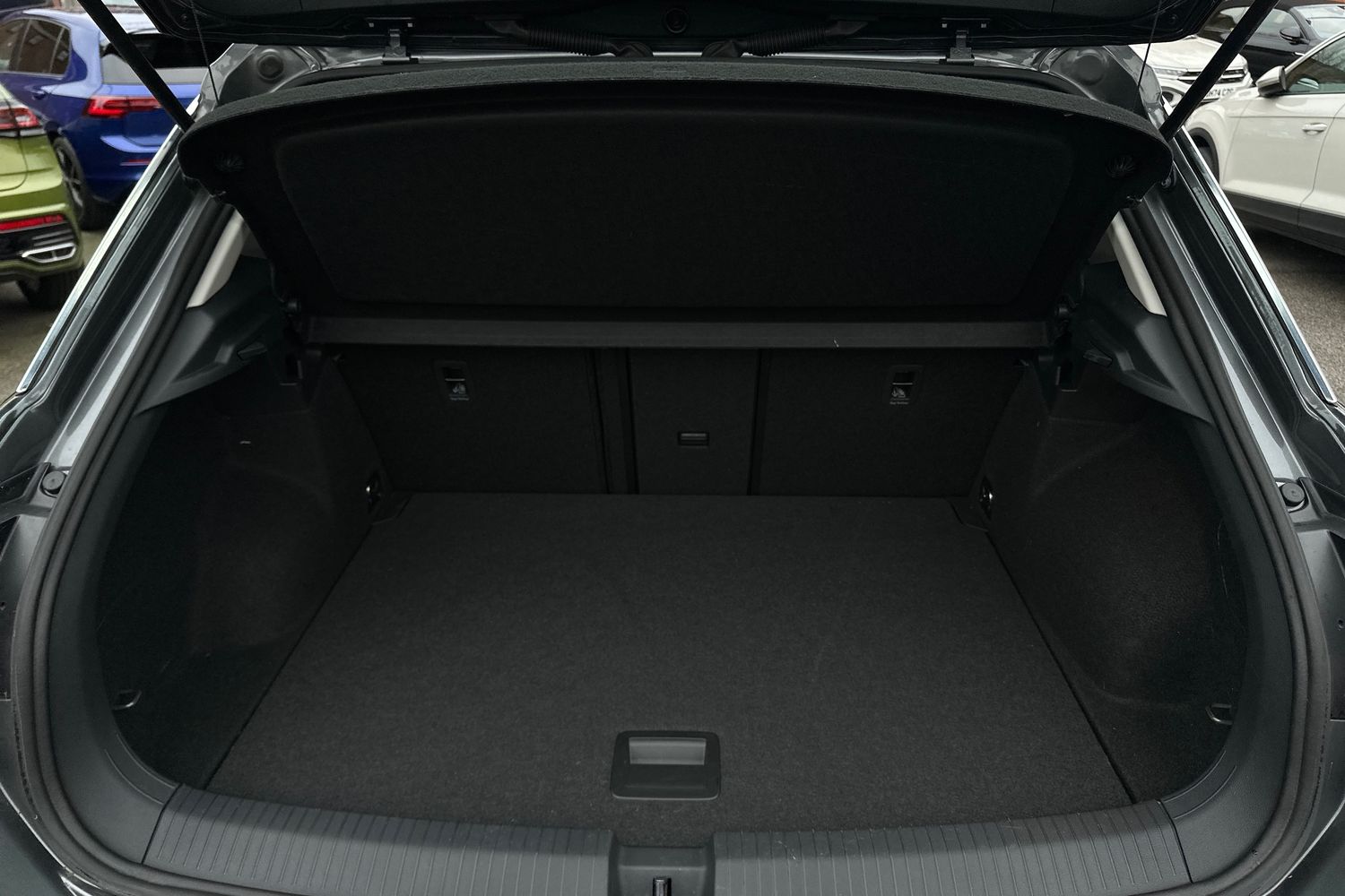 Used Volkswagen T-Roc 2023 for sale - 77013400: Photo 10