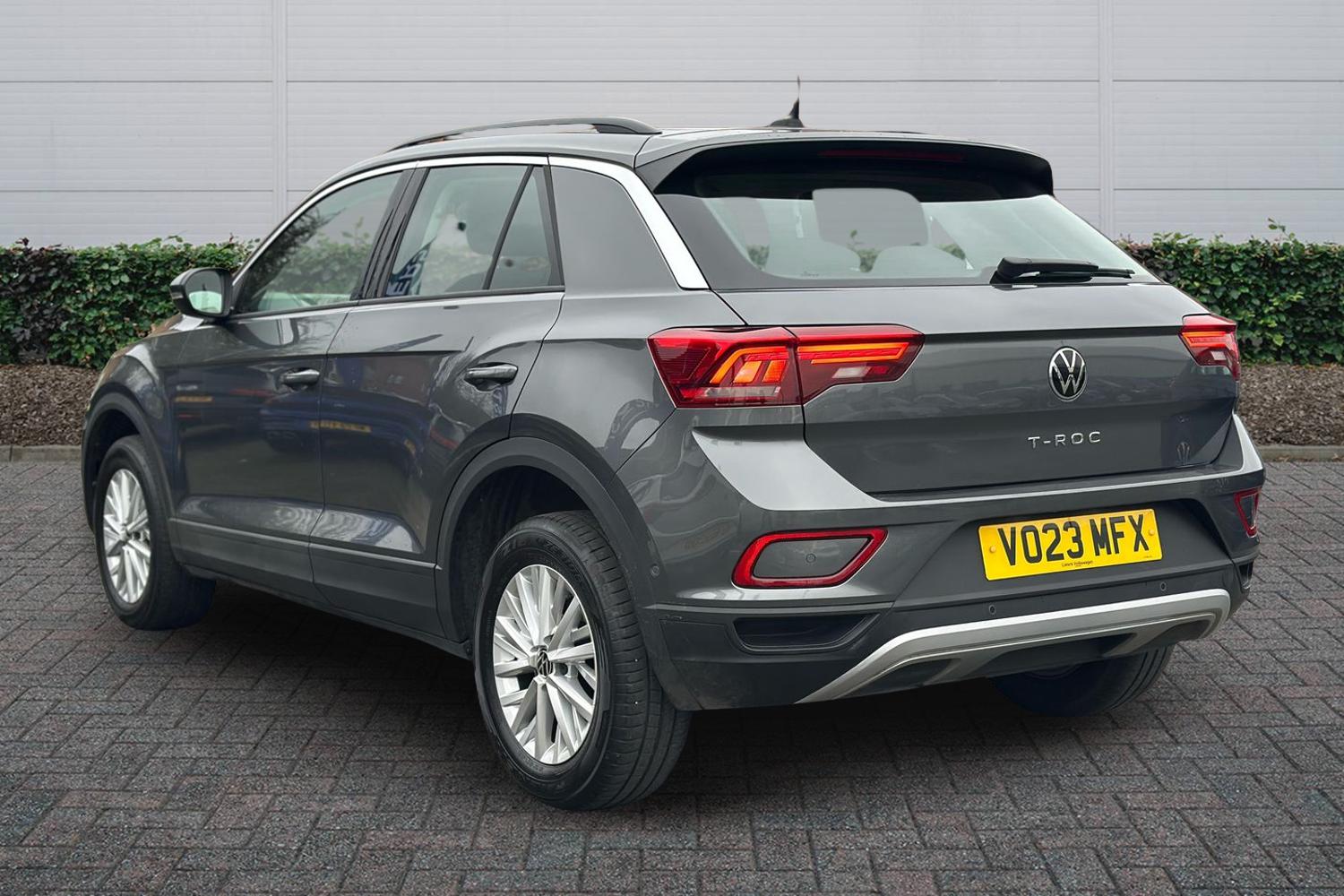 Used Volkswagen T-Roc 2023 for sale - 77013400: Photo 2