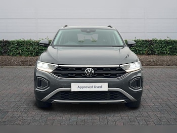 Used Volkswagen T-Roc 2023 for sale - 77013400: Photo