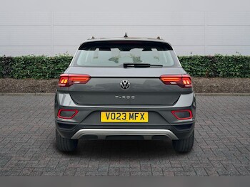 Used Volkswagen T-Roc 2023 for sale - 77013400: Photo