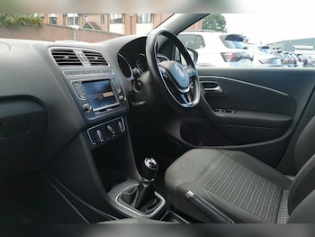 Used Volkswagen Polo 2017 for sale - 75328131: Photo