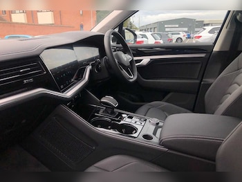 Used Volkswagen Touareg 2023 for sale - 75450844: Photo