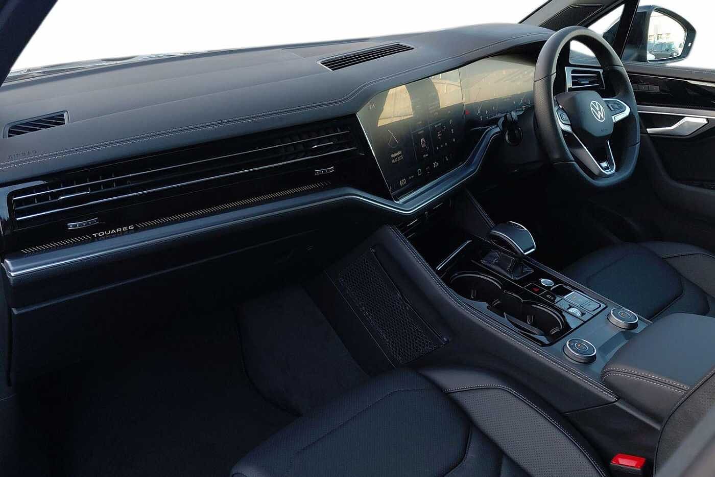 Used Volkswagen Touareg 2025 for sale - 77176694: Photo 2