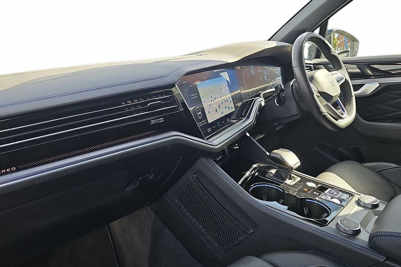 Used Volkswagen Touareg 2024 for sale - 76111225: Photo 2