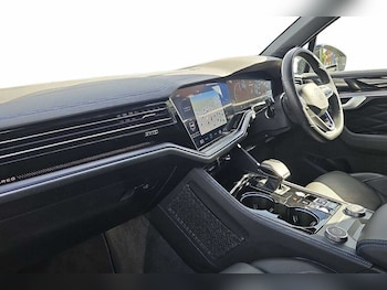 Used Volkswagen Touareg 2024 for sale - 76111225: Photo 2