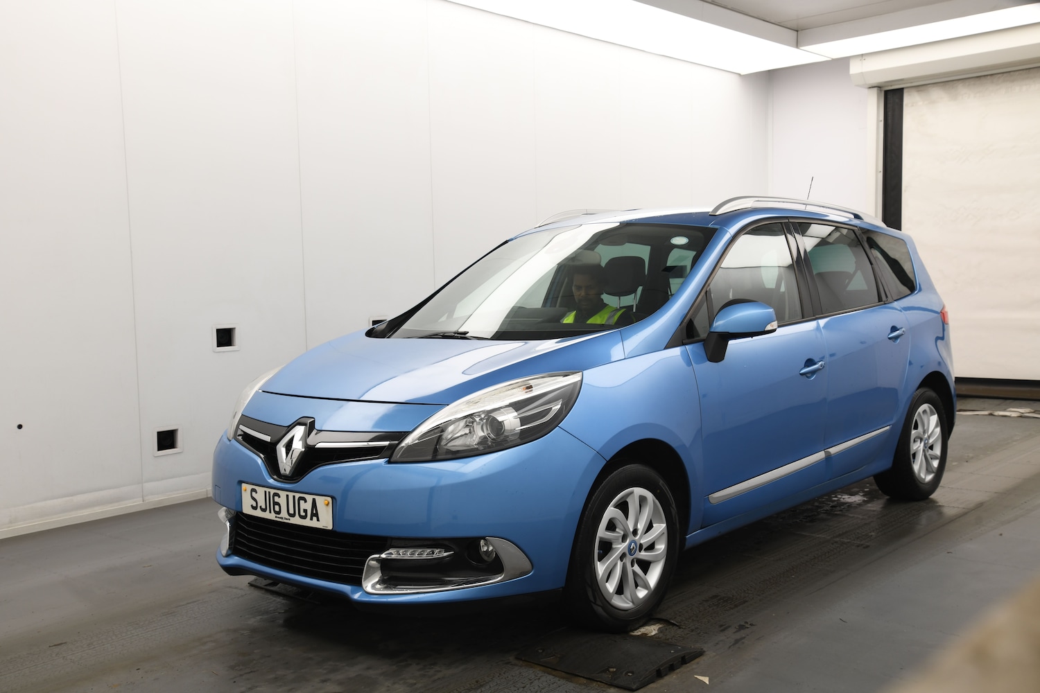Used Renault Grand Scenic 2016 for sale - 76536964: Photo 2