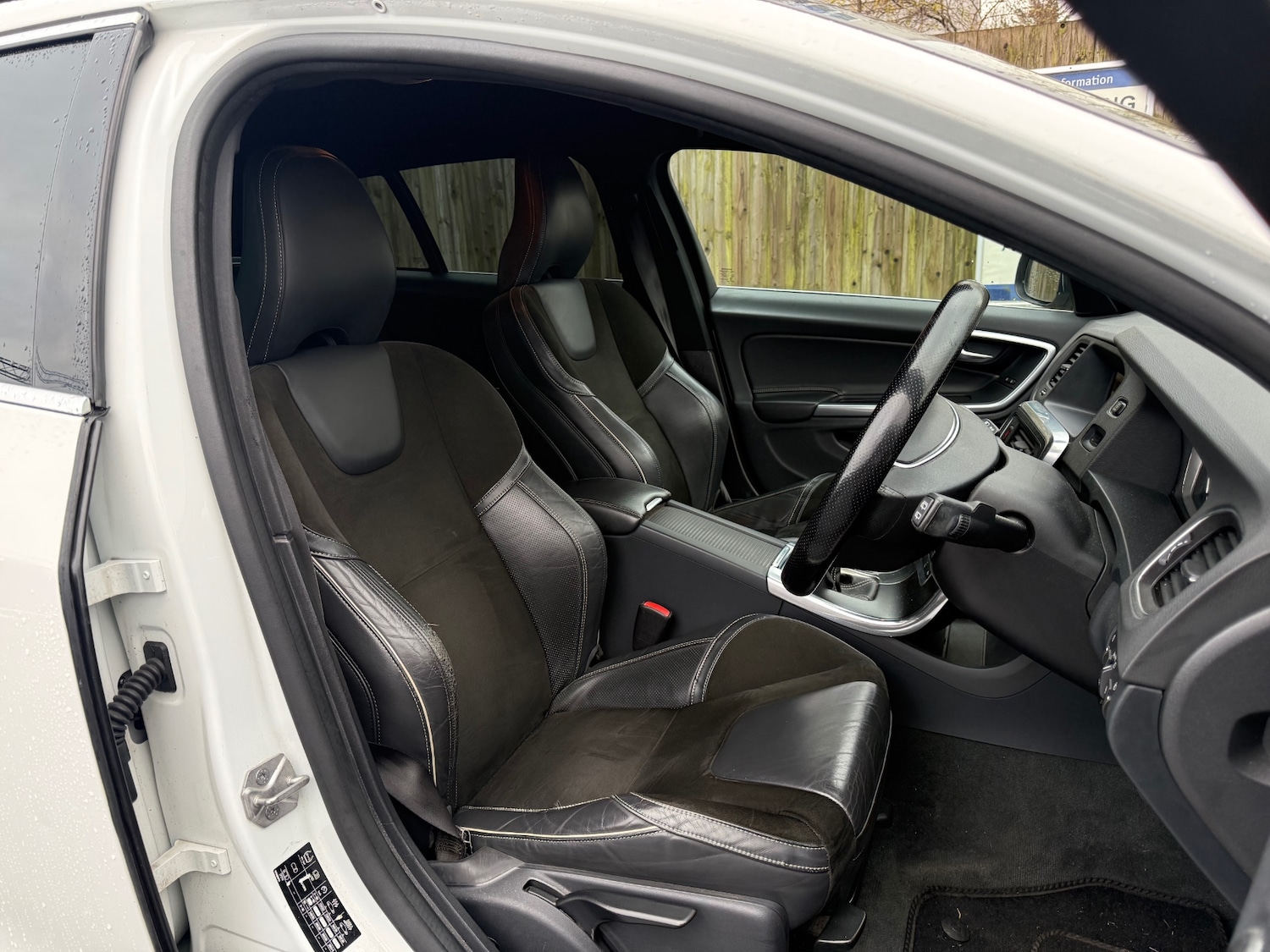 Used Volvo V60 2015 for sale - 76831229: Photo 9