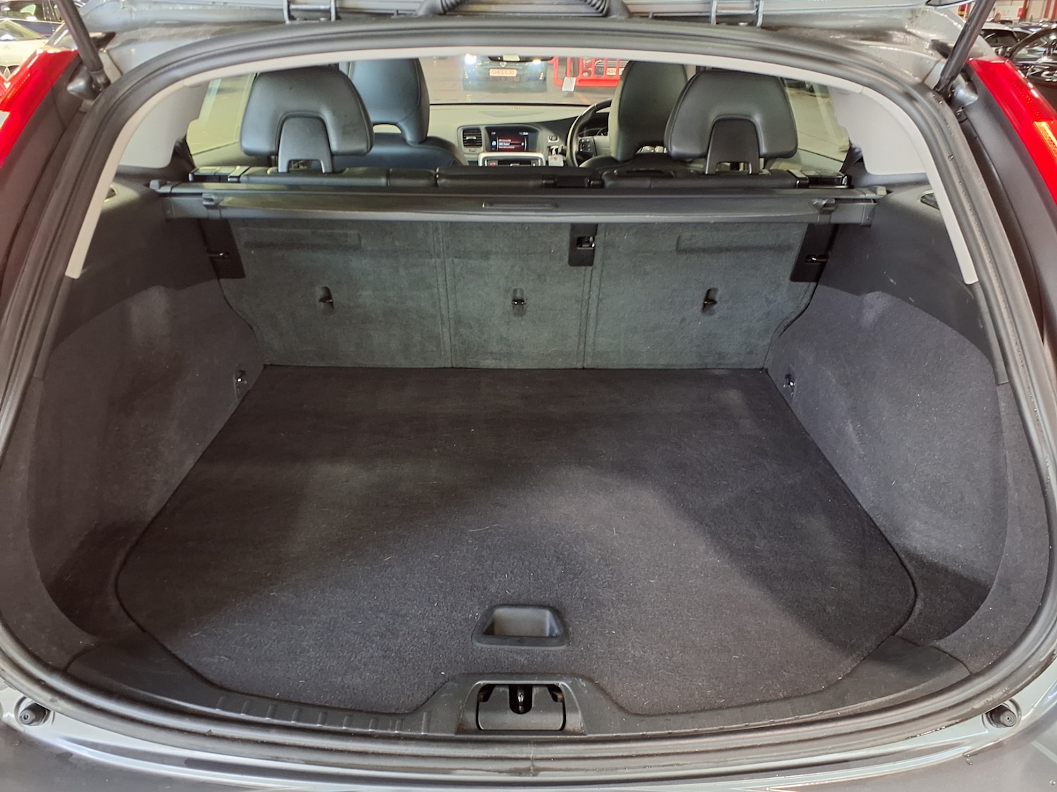 Used Volvo V60 2017 for sale - 76858946: Photo 6