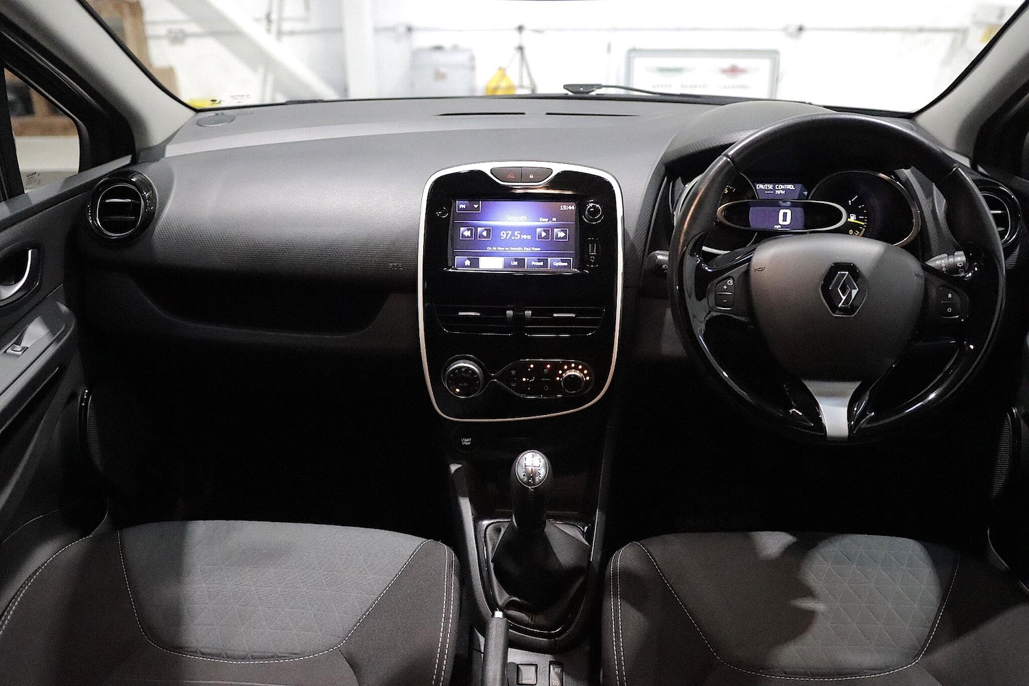 Used Renault Clio 2015 for sale - 76432550: Photo 10