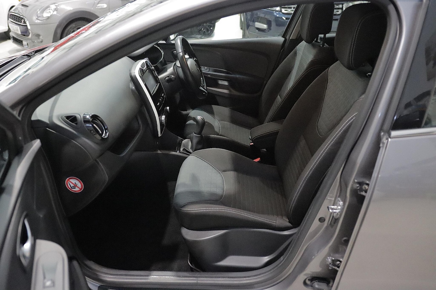 Used Renault Clio 2015 for sale - 76432550: Photo 11