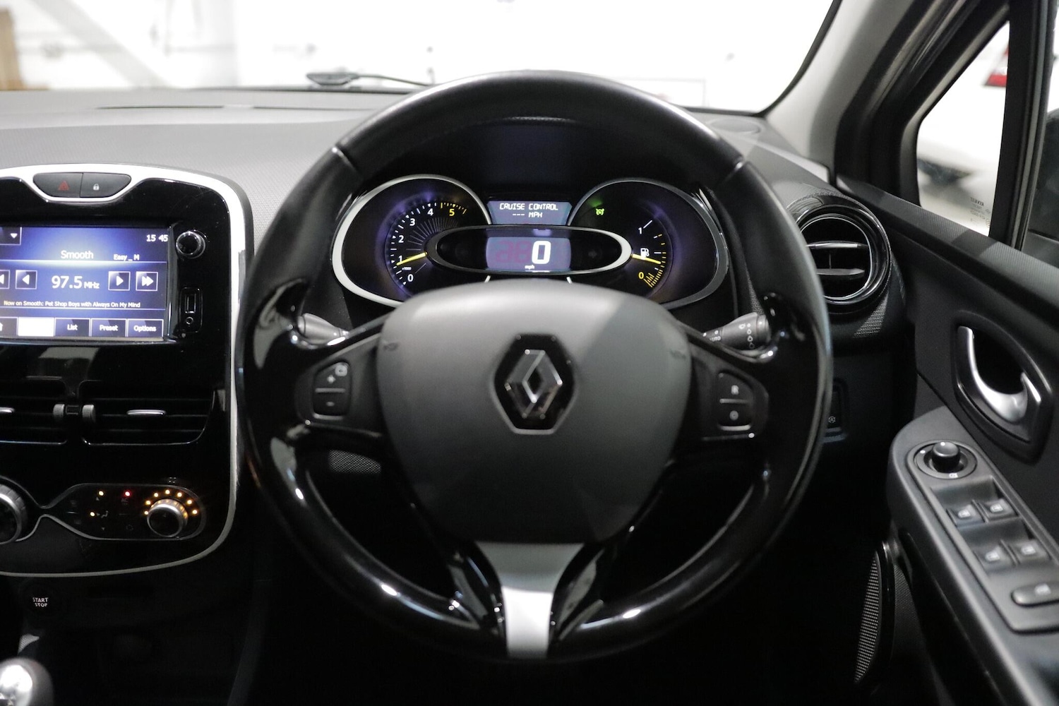 Used Renault Clio 2015 for sale - 76432550: Photo 16