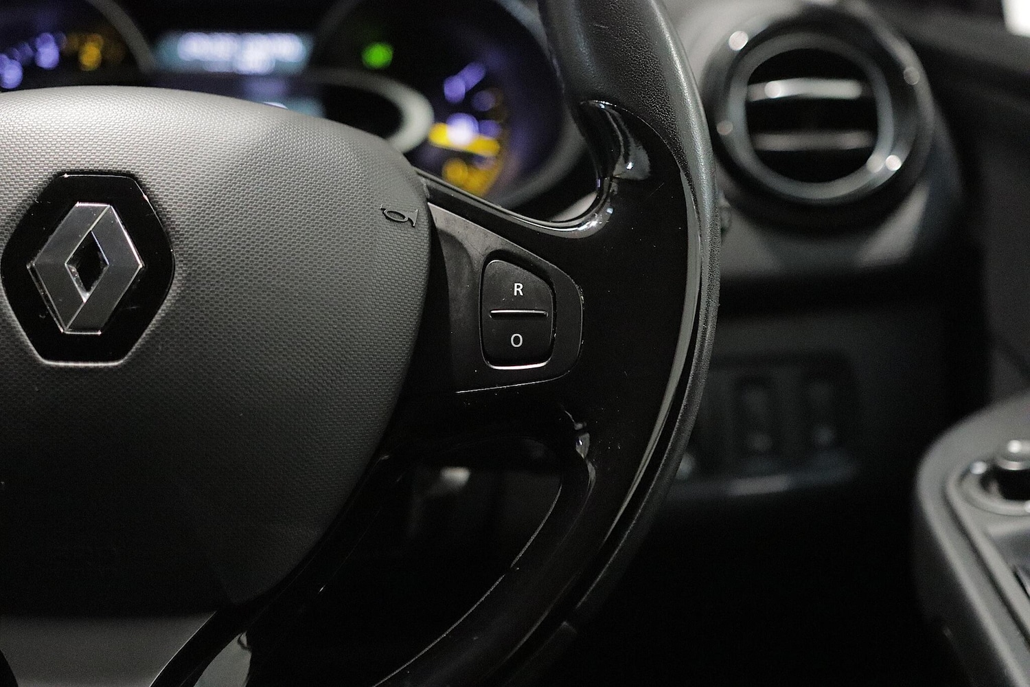 Used Renault Clio 2015 for sale - 76432550: Photo 17