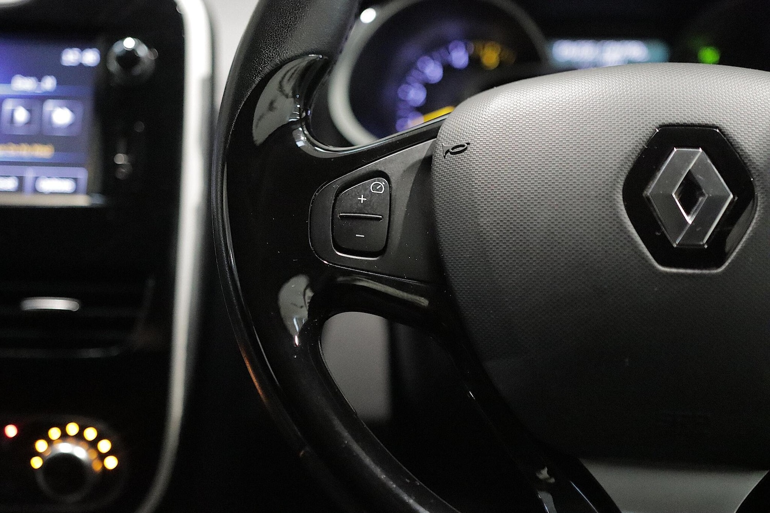 Used Renault Clio 2015 for sale - 76432550: Photo 18