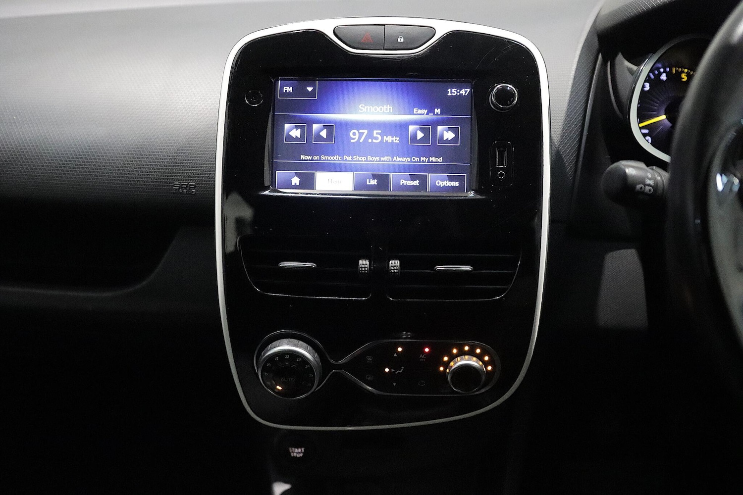 Used Renault Clio 2015 for sale - 76432550: Photo 20