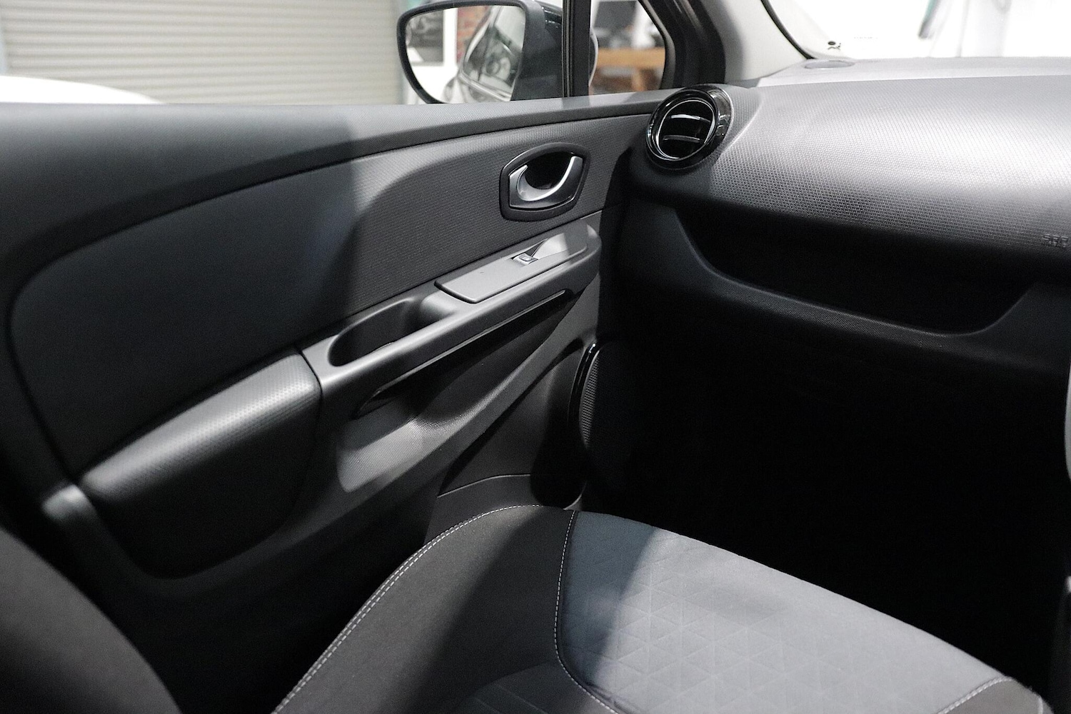 Used Renault Clio 2015 for sale - 76432550: Photo 25