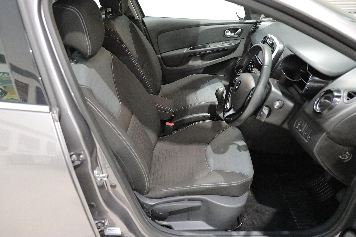 Used Renault Clio 2015 for sale - 76432550: Photo 9