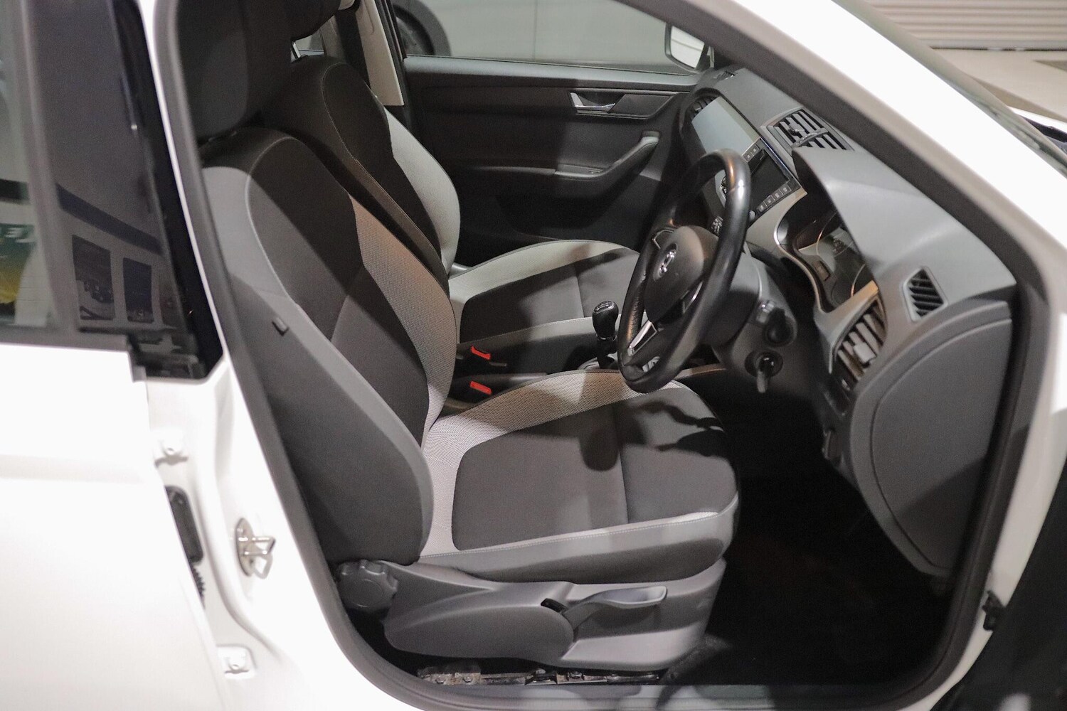 Used Skoda Fabia 2015 for sale - 76398168: Photo 8