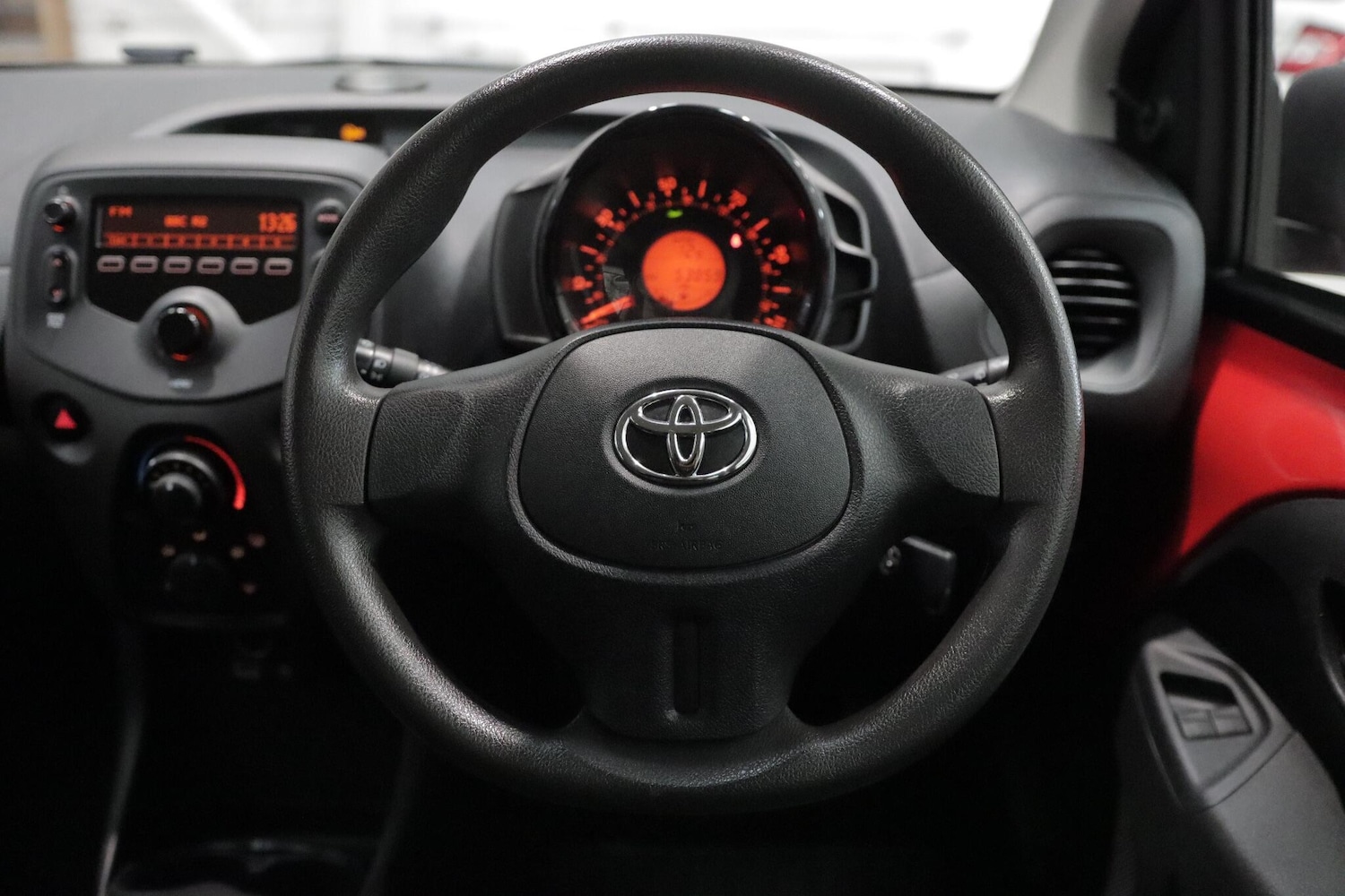 Used Toyota AYGO 2015 for sale - 76425852: Photo 16