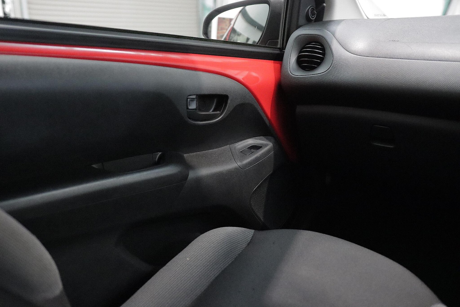 Used Toyota AYGO 2015 for sale - 76425852: Photo 23