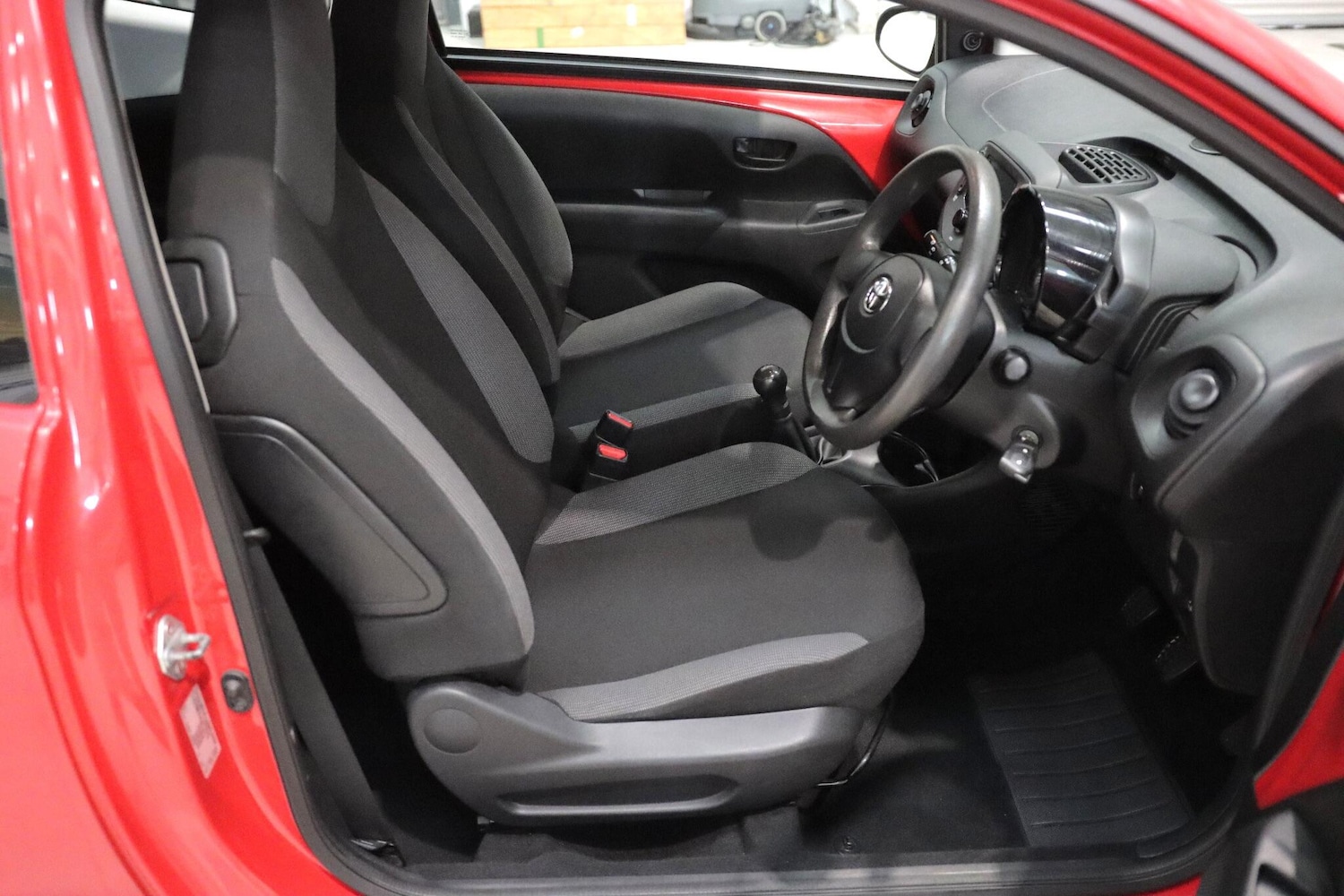 Used Toyota AYGO 2015 for sale - 76425852: Photo 9