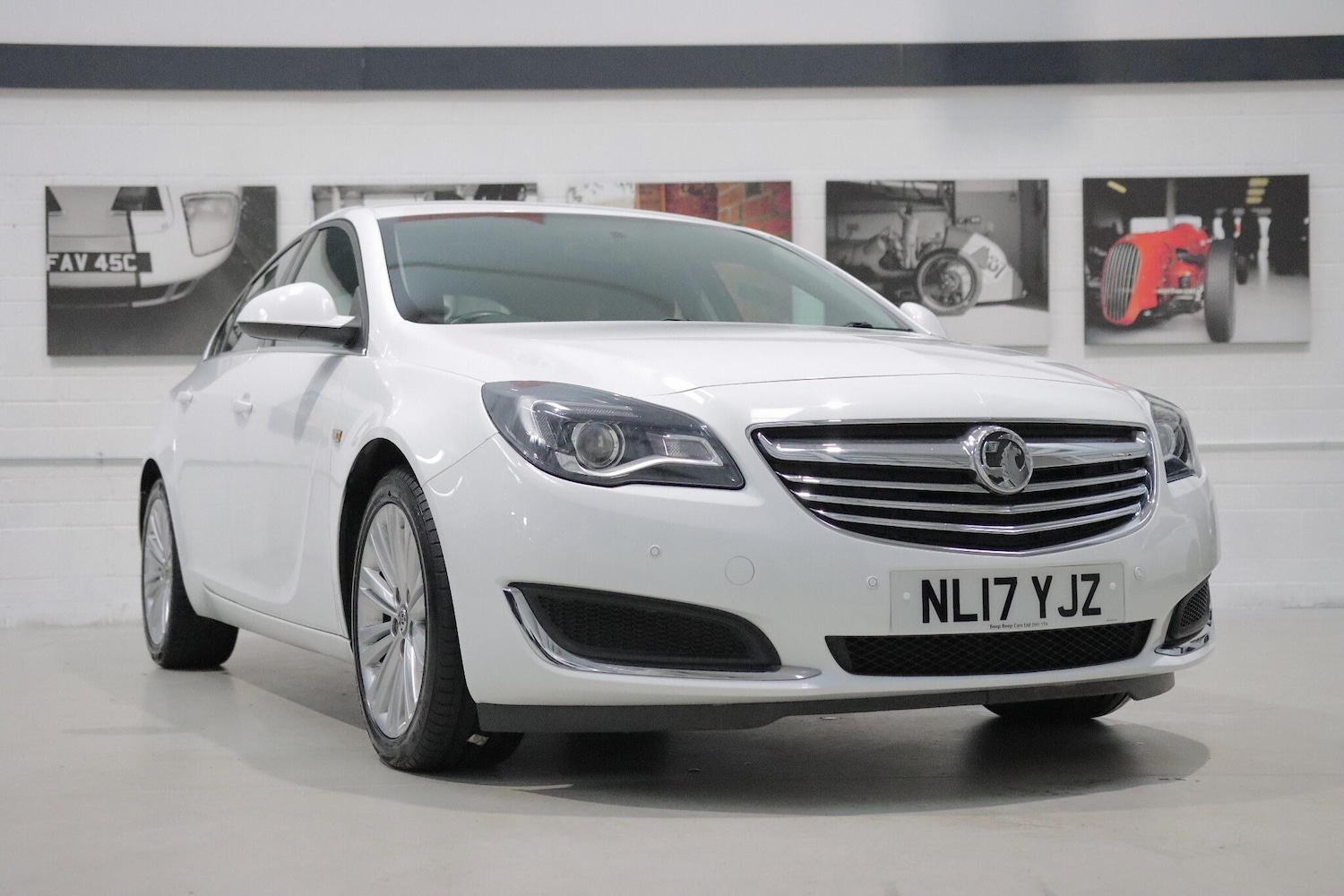 Used Vauxhall Insignia 2017 for sale - 76550549: Photo 1