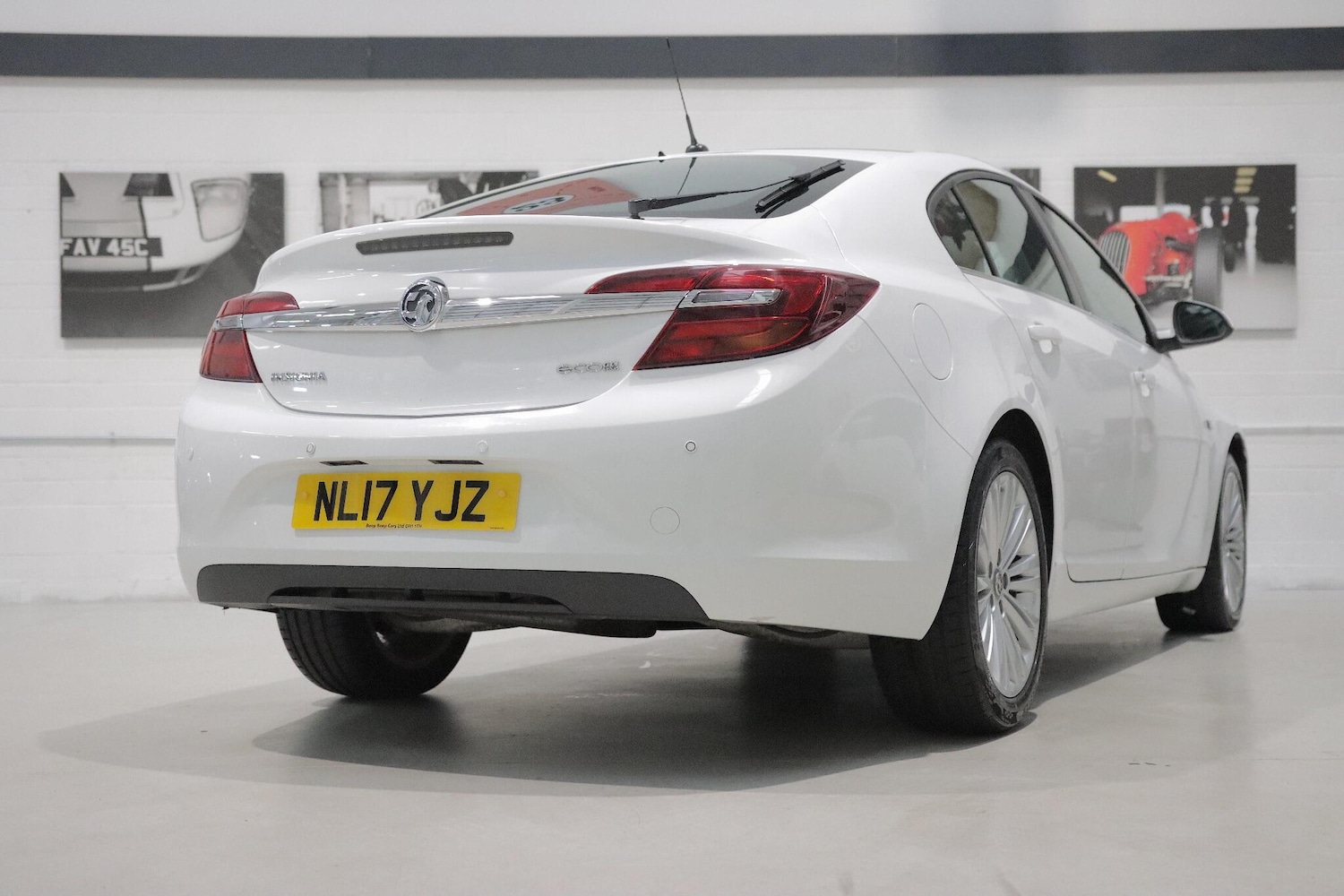 Used Vauxhall Insignia 2017 for sale - 76550549: Photo 3