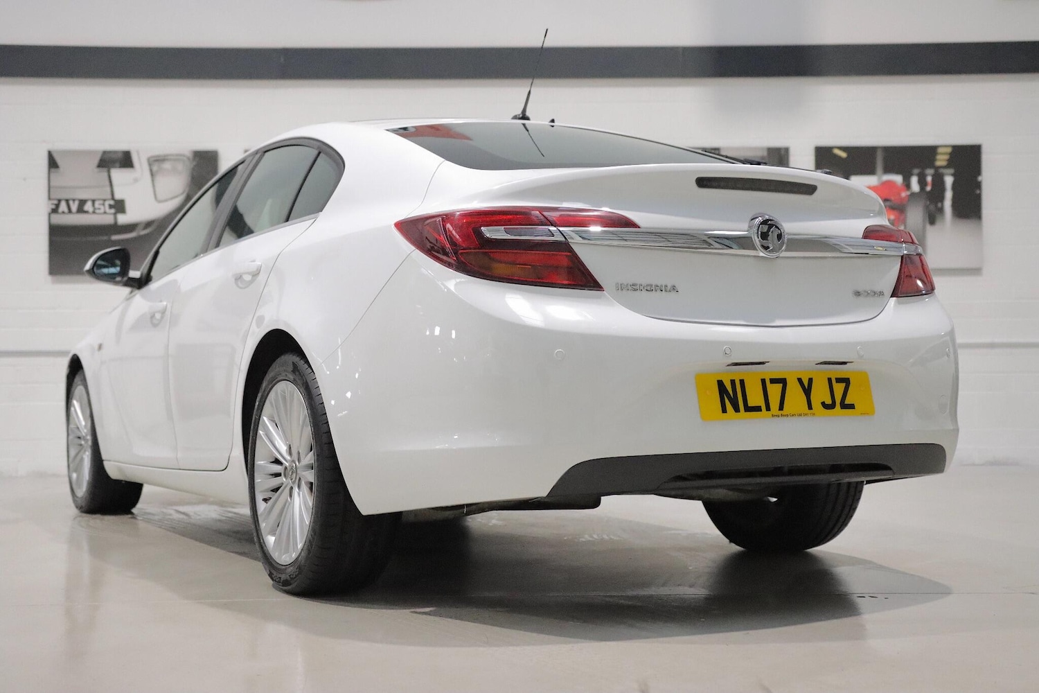 Used Vauxhall Insignia 2017 for sale - 76550549: Photo 5