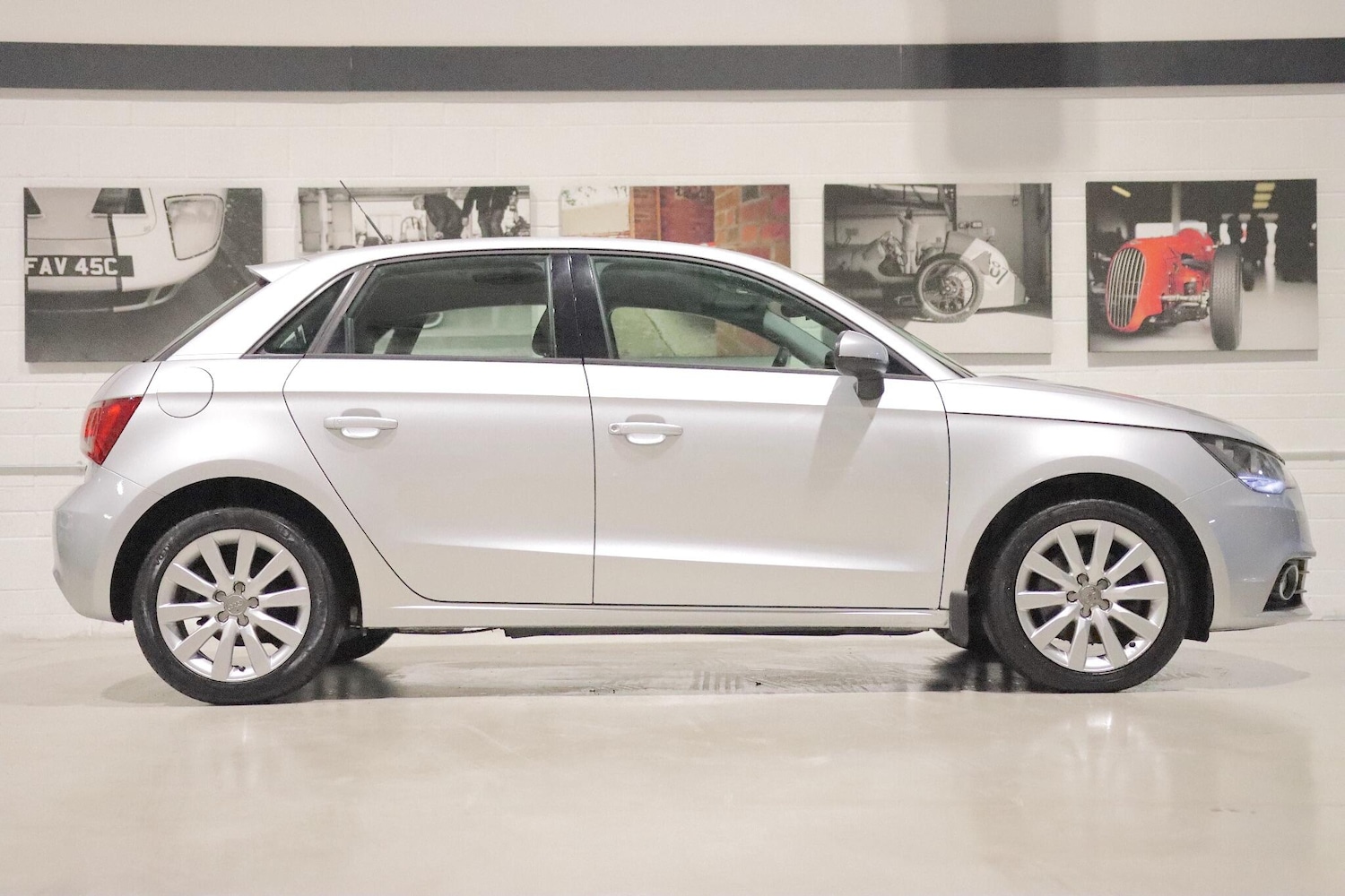 Used Audi A1 2013 for sale - 76701956: Photo 2