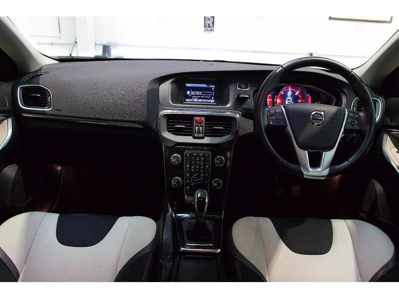 Used Volvo V40 2016 for sale - 76968423: Photo 10