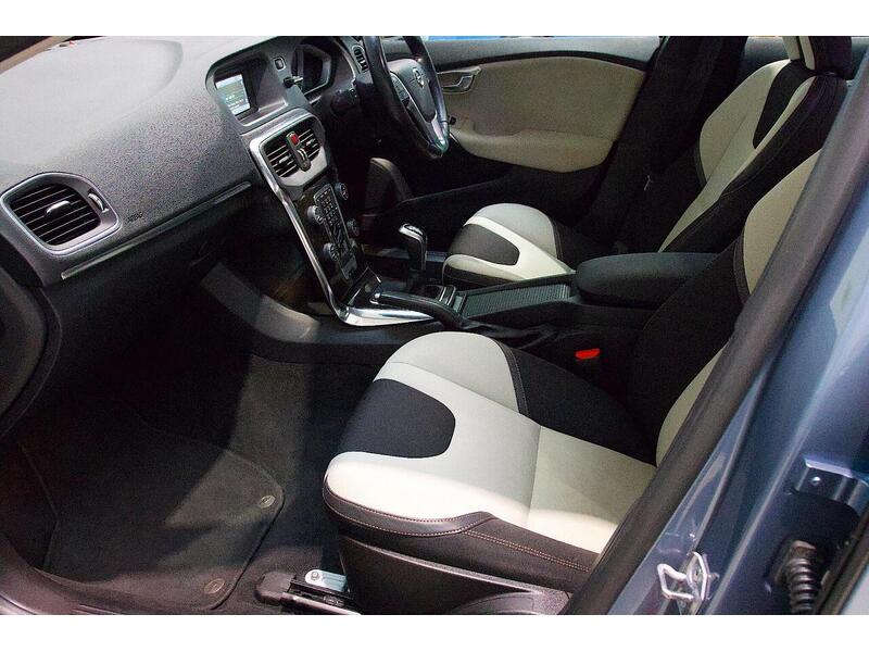 Used Volvo V40 2016 for sale - 76968423: Photo 11