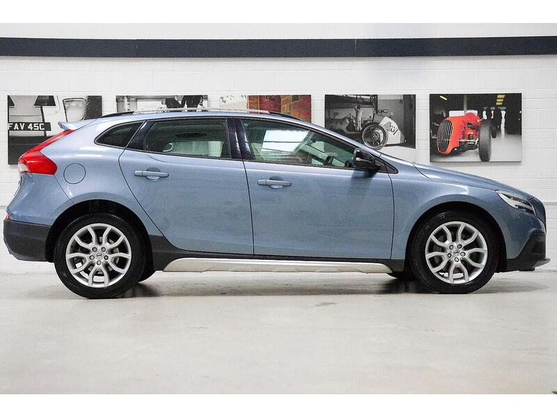 Used Volvo V40 2016 for sale - 76968423: Photo 2