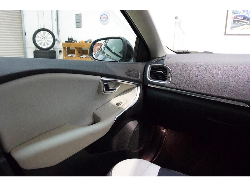 Used Volvo V40 2016 for sale - 76968423: Photo 25