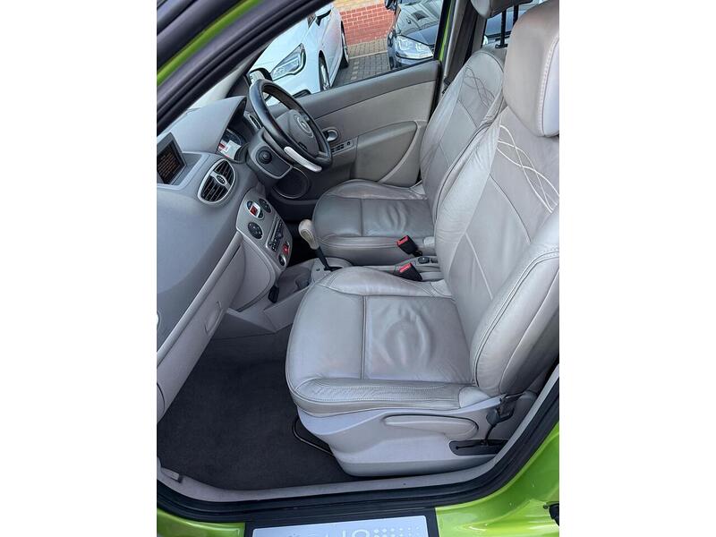 Used Renault Clio 2010 for sale - 76968420: Photo 10