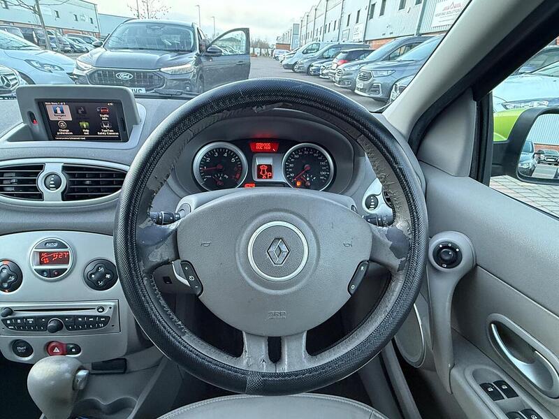 Used Renault Clio 2010 for sale - 76968420: Photo 14