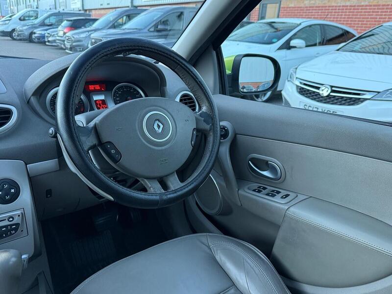 Used Renault Clio 2010 for sale - 76968420: Photo 19