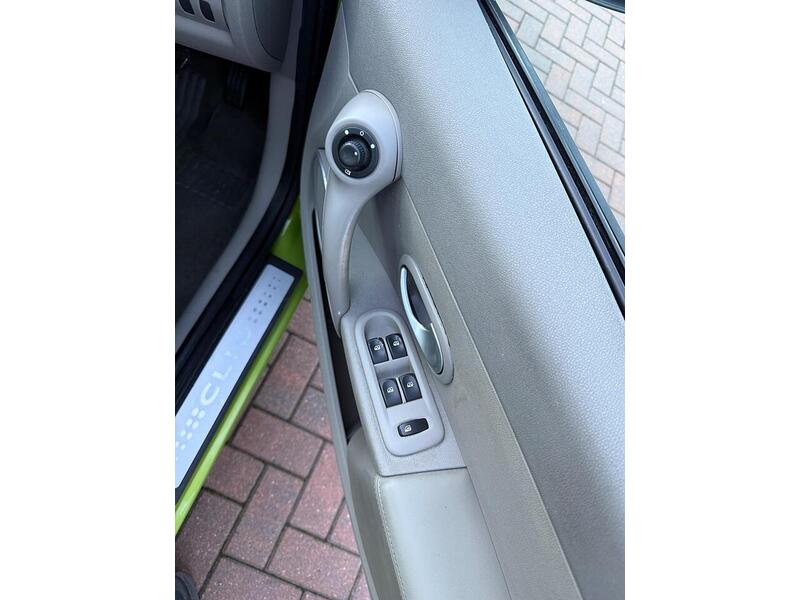 Used Renault Clio 2010 for sale - 76968420: Photo 20