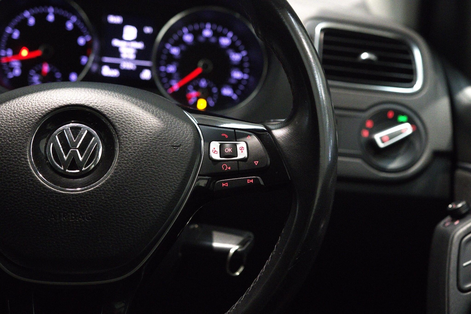 Used Volkswagen Polo 2016 for sale - 76337112: Photo 18