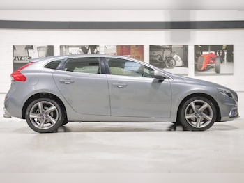 Used Volvo V40 2015 for sale - 76849718: Photo