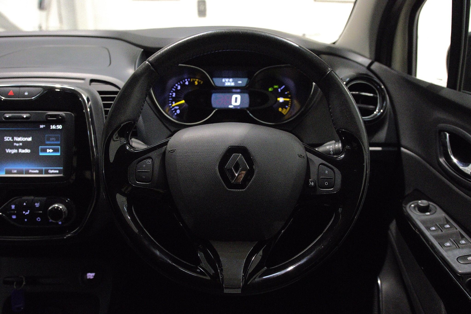 Used Renault Captur 2016 for sale - 76259944: Photo 16