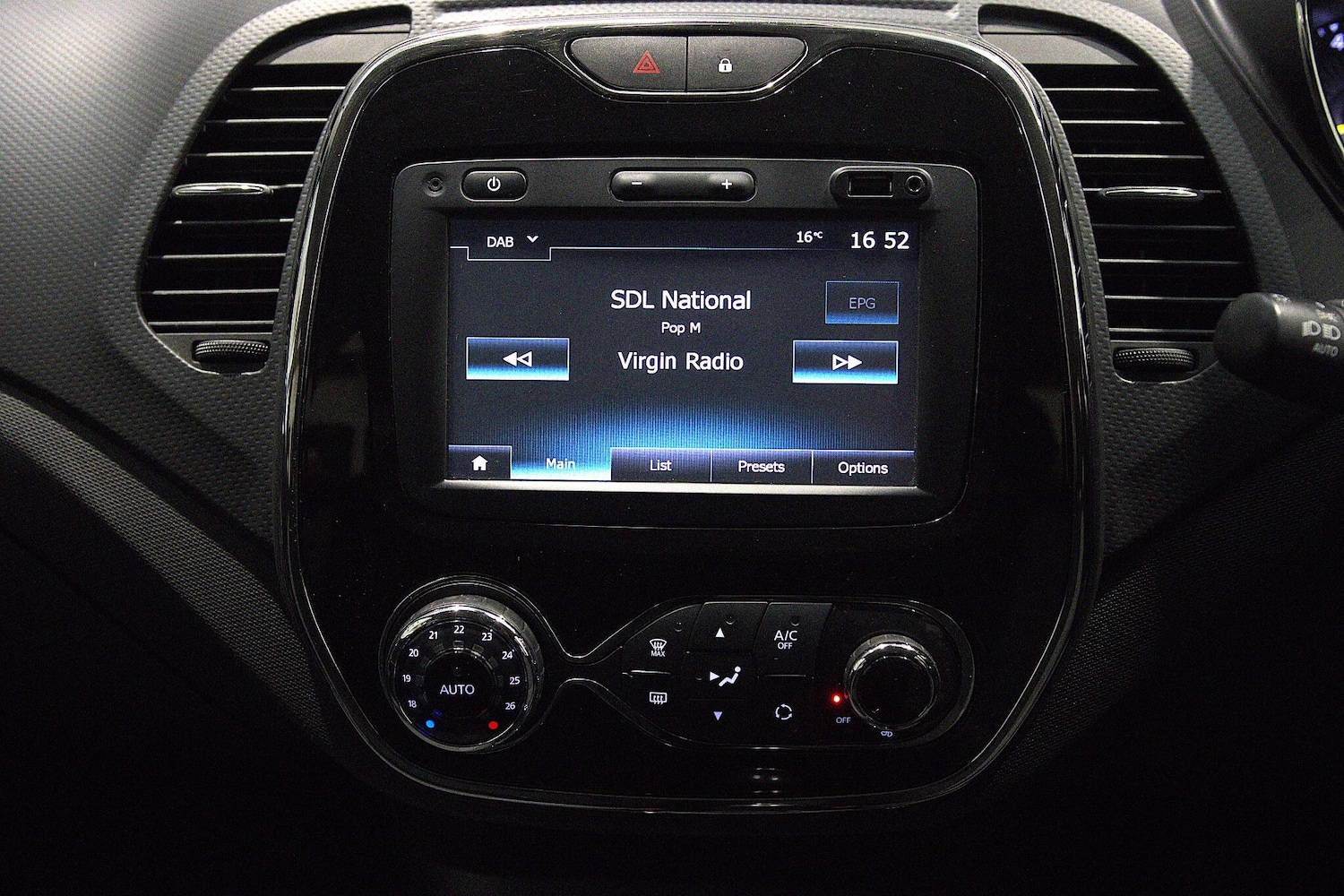 Used Renault Captur 2016 for sale - 76259944: Photo 20